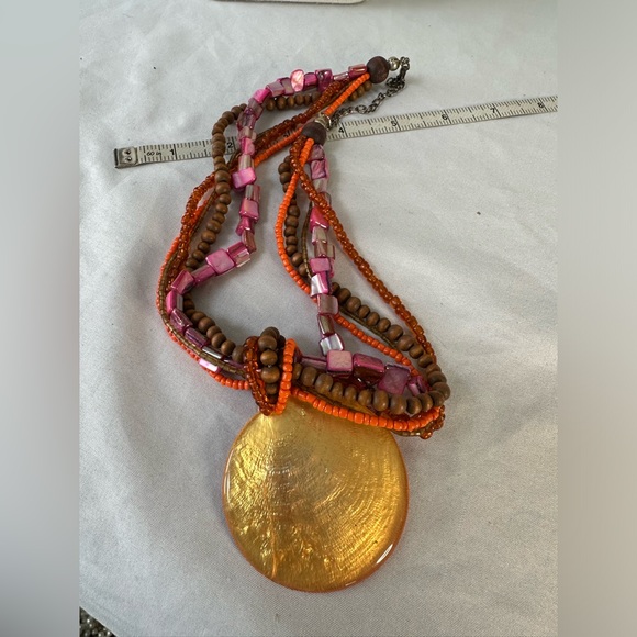 Three Pink and orange dyed shell statement necklaces - Picture 11 of 11